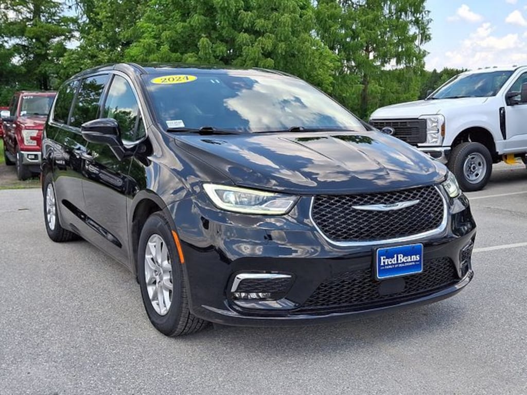 Certified 2024 Chrysler Pacifica Touring L Van Passenger Van