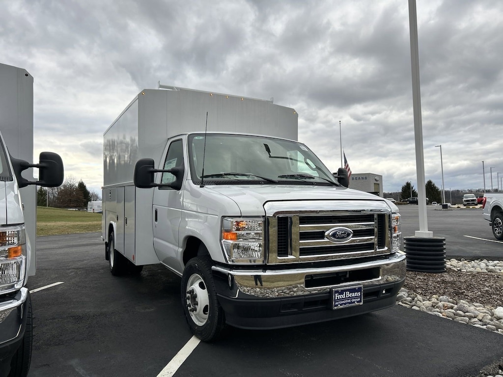 New 2025 Ford E-350 Cutaway STD DRW 11 Reading Closed Aluminum Body VAN