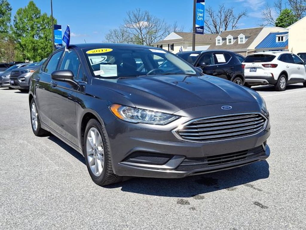 Used 2017 Ford Fusion SE Sedan