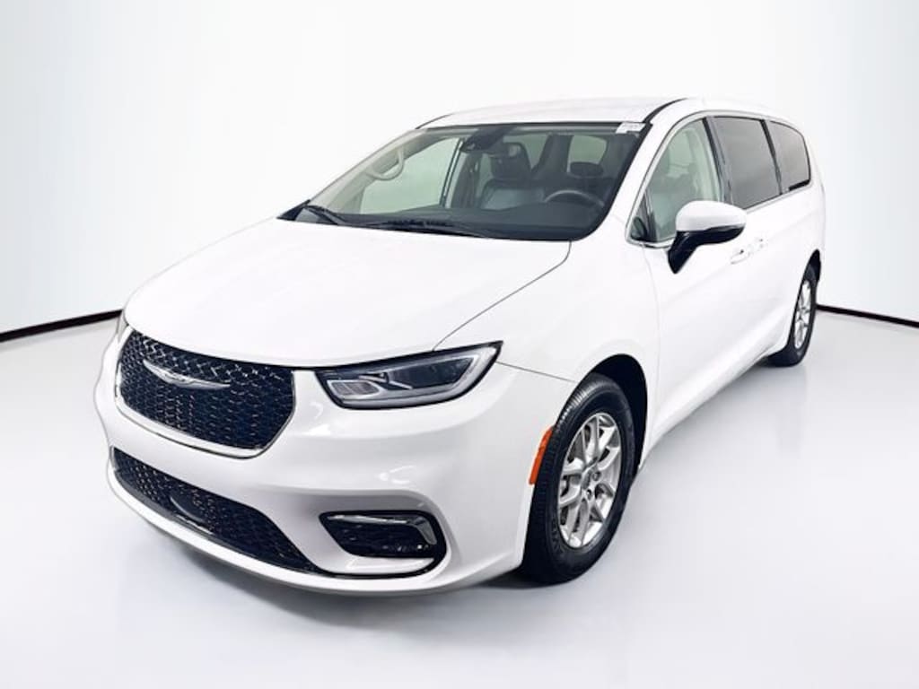 Used 2023 Chrysler Pacifica Touring L Passenger Van