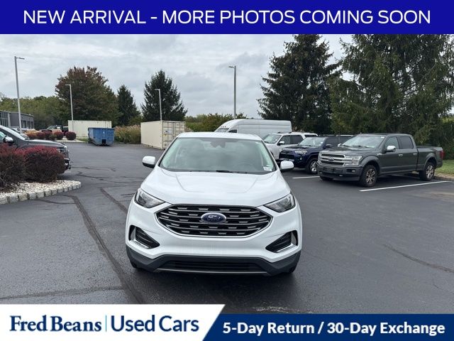 2022 Ford Edge SEL photo 2
