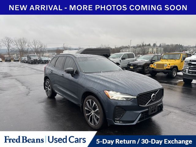 2023 Volvo XC60 Plus's photo
