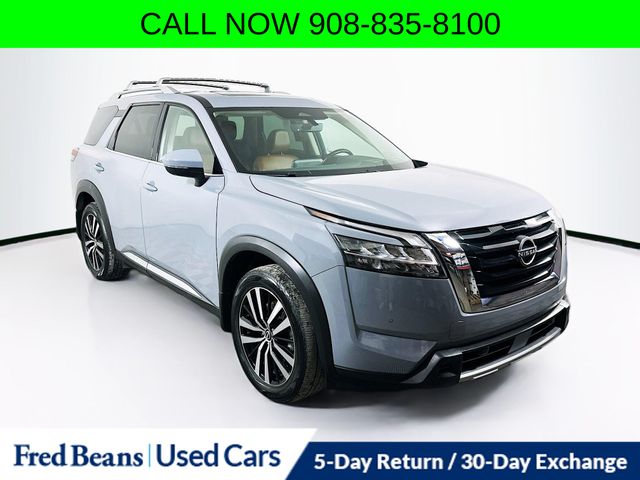 2023 Nissan Pathfinder Platinum 4WD's photo