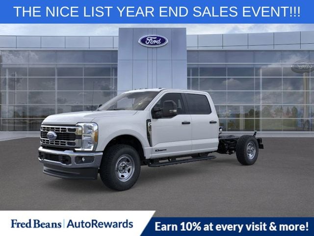 2025 Ford F-350 Super Duty Chassis Cab XL's photo