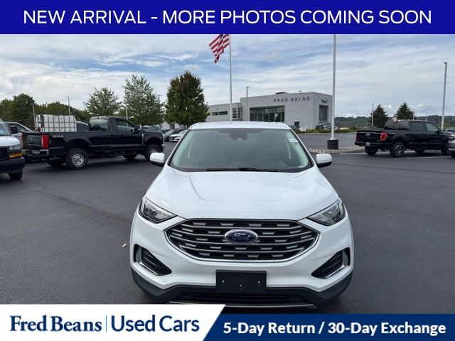 2022 Ford Edge SEL photo 2
