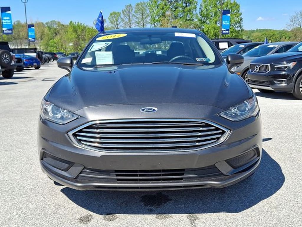Used 2017 Ford Fusion SE Sedan
