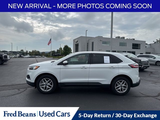 2022 Ford Edge SEL photo 4