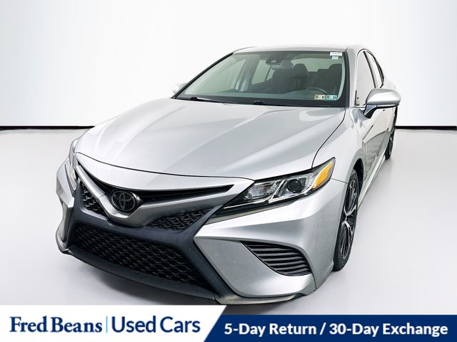 2020 Toyota Camry SE photo 3