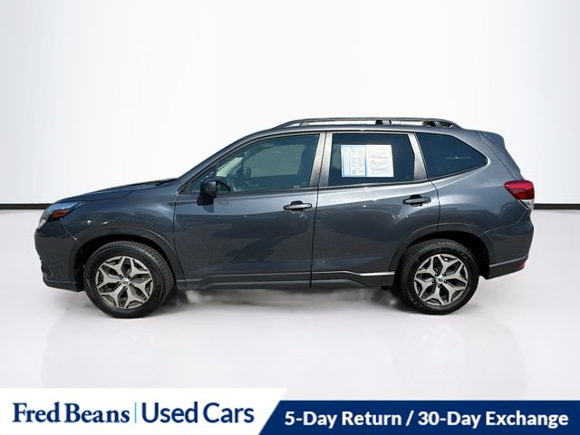 2022 Subaru Forester Premium photo 2