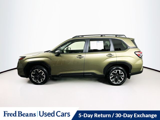 2025 Subaru Forester Premium photo 4