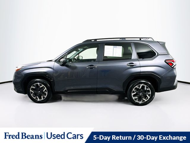 2025 Subaru Forester Premium photo 2