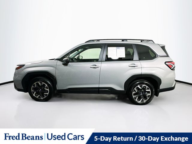 2025 Subaru Forester Premium photo 4