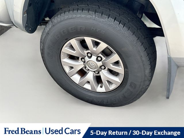 2017 Toyota Tacoma SR5 photo 4