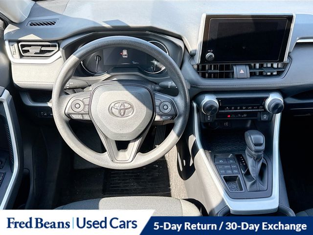 2024 Toyota RAV4 LE - Photo 26