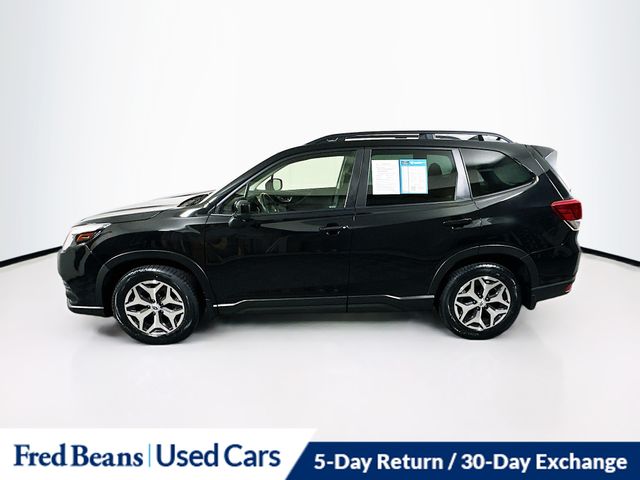 2023 Subaru Forester Premium photo 4