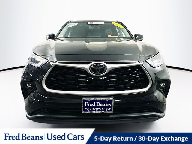 2022 Toyota Highlander XLE photo 2