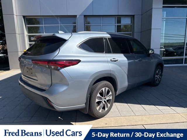 2021 Toyota Highlander XLE photo 4
