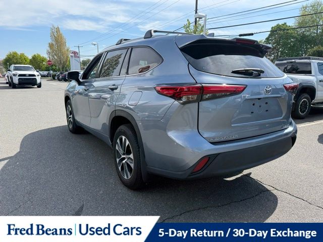 2022 Toyota Highlander XLE - Photo 12