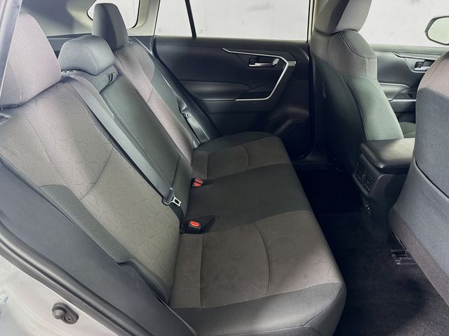 2024 Toyota RAV4 XLE - Photo 30