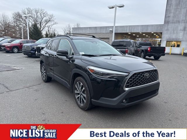 2023 Toyota Corolla Cross XLE's photo