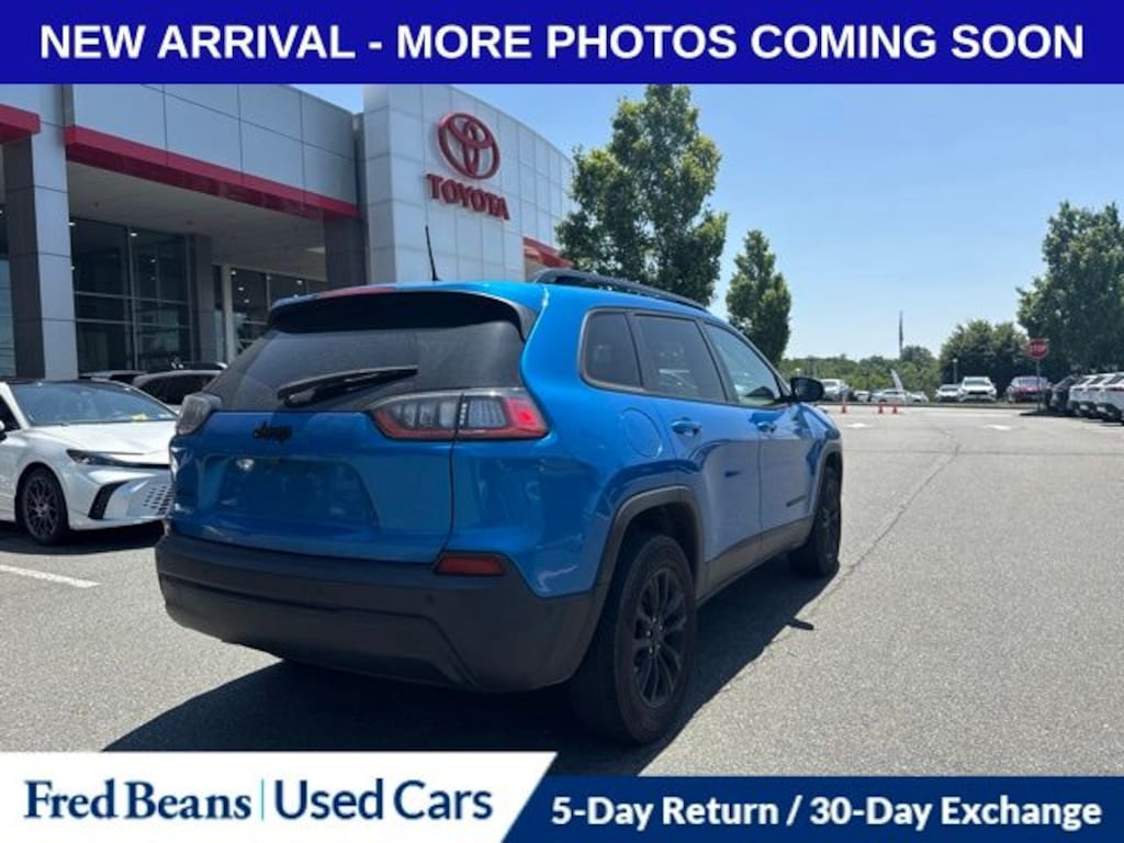 Used 2023 Jeep Cherokee Altitude Lux SUV