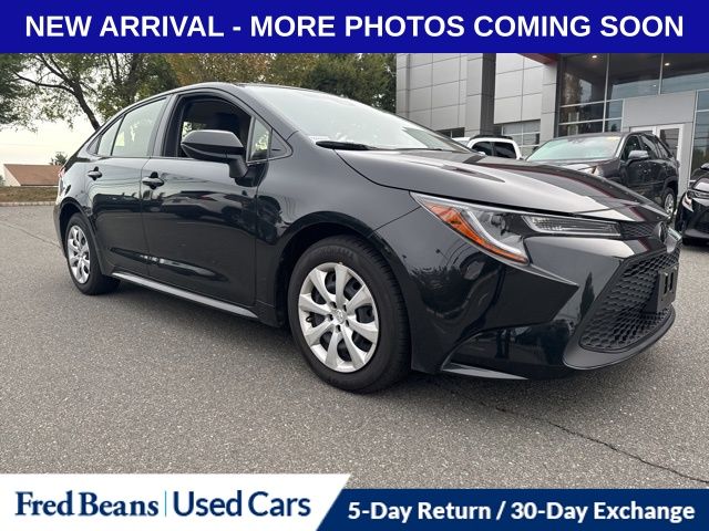 2022 Toyota Corolla LE photo 2