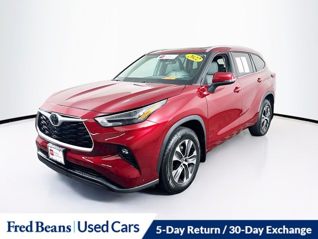 2022 Toyota Highlander XLE photo 3