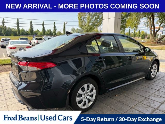 2022 Toyota Corolla LE photo 3