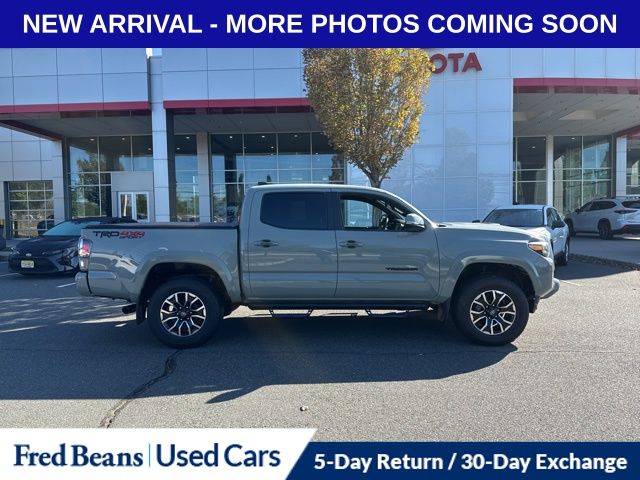 2022 Toyota Tacoma TRD Sport V6 photo 2