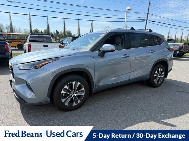 2022 Toyota Highlander XLE - Photo 14