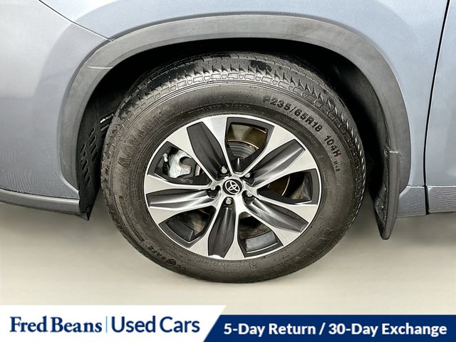 2022 Toyota Highlander XLE - Photo 16