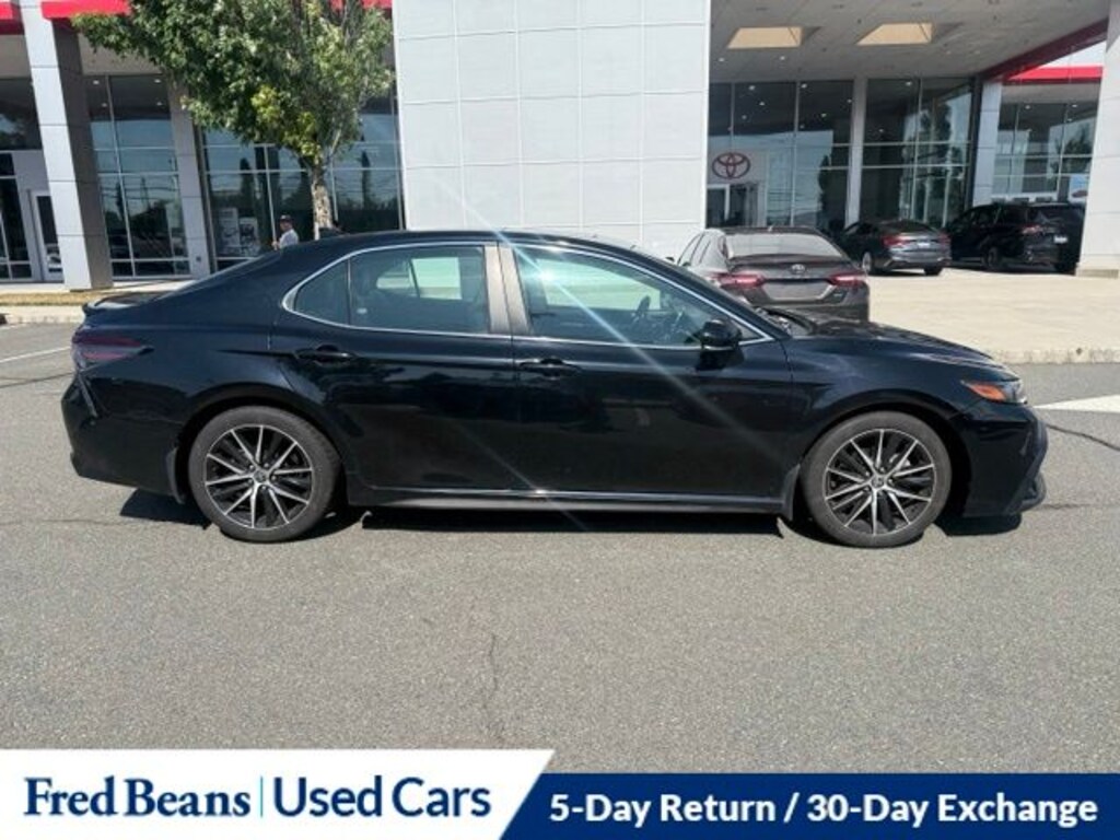 Used 2023 Toyota Camry SE Sedan