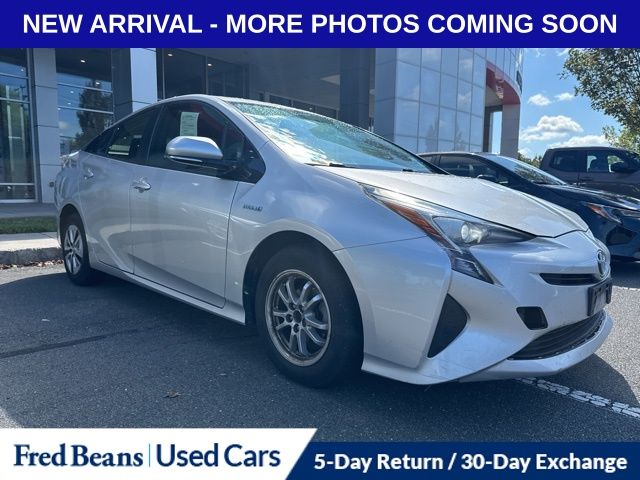 2016 Toyota Prius Four photo 2