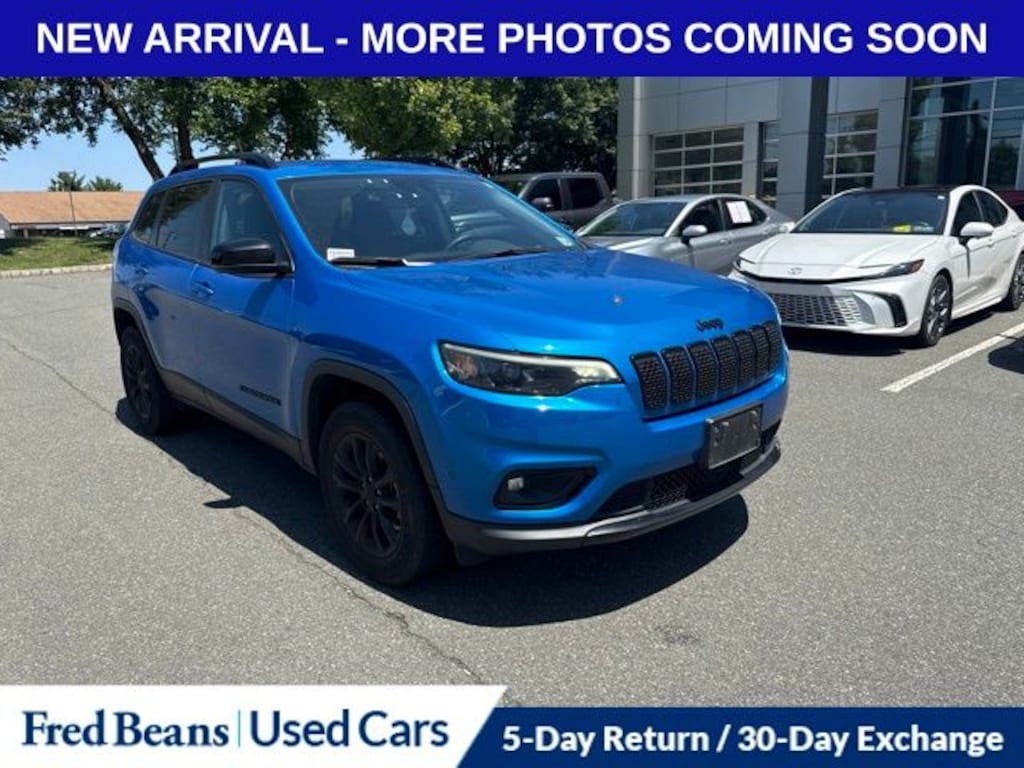 Used 2023 Jeep Cherokee Altitude Lux SUV