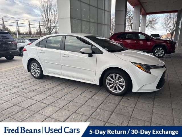 2025 Toyota Corolla LE photo 3