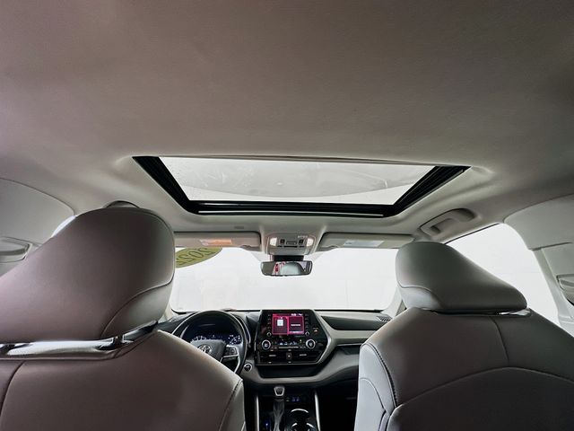 2022 Toyota Highlander XLE - Photo 24
