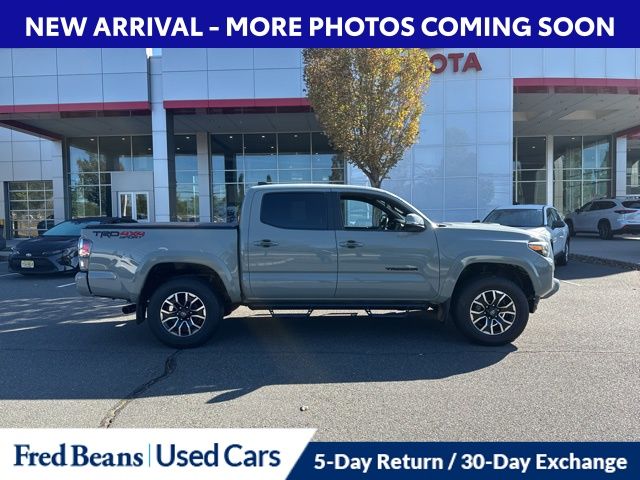 2022 Toyota Tacoma TRD Sport V6 photo 2