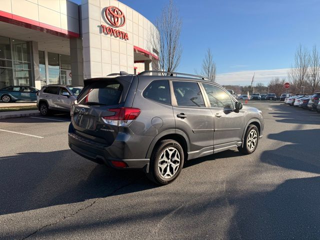 2020 Subaru Forester Premium photo 2