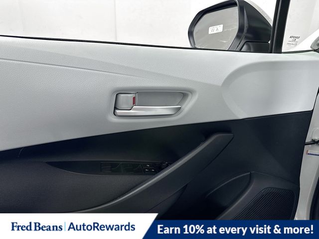 2026 Toyota Corolla SE - Photo 9