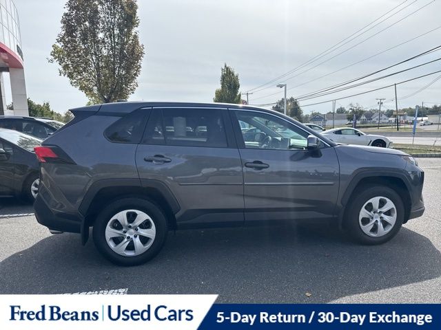 2025 Toyota RAV4 LE photo 3