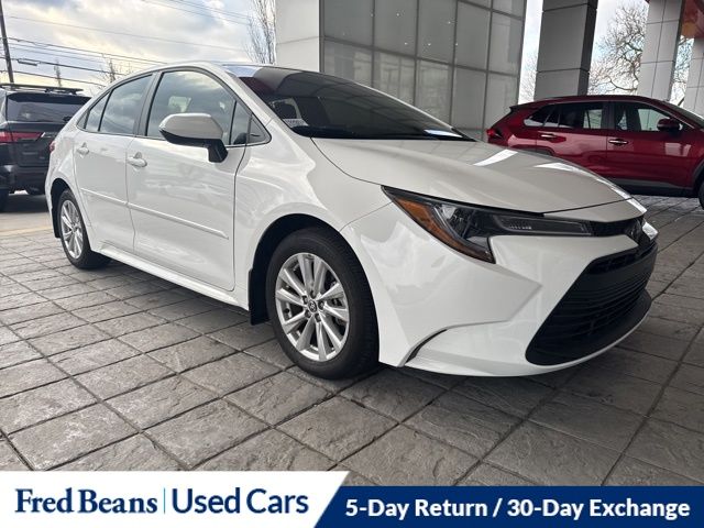 2025 Toyota Corolla LE photo 2