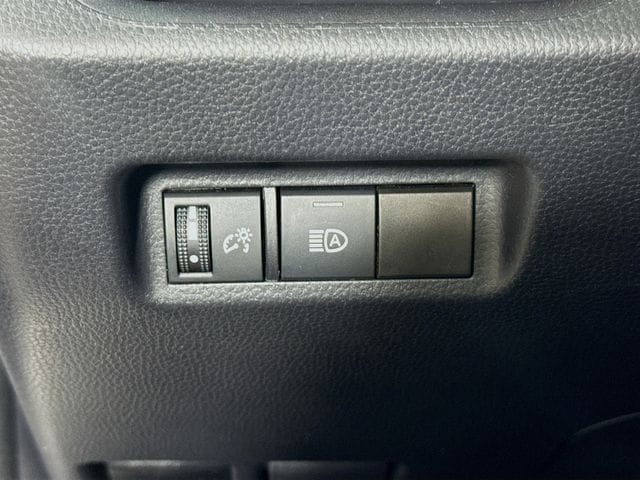 2024 Toyota RAV4 XLE - Photo 13