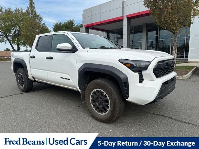 2024 Toyota Tacoma TRD Off-Road photo 2