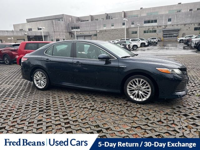 2018 Toyota Camry Hybrid XLE photo 3