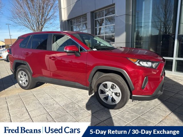 2022 Toyota RAV4 LE photo 3