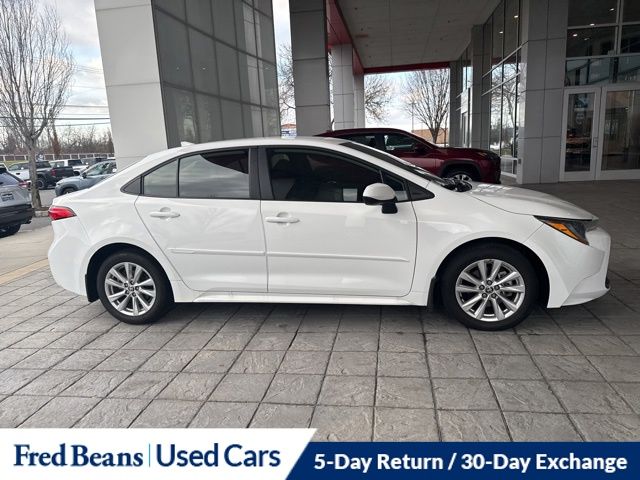 2025 Toyota Corolla LE photo 4