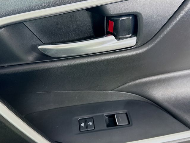 2024 Toyota RAV4 XLE - Photo 37