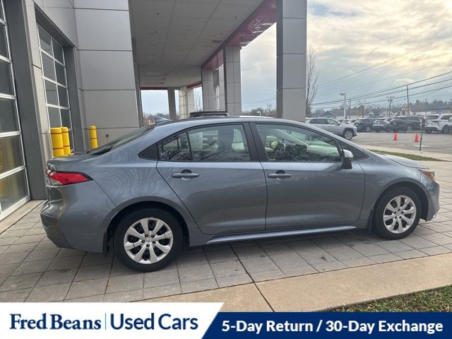 2024 Toyota Corolla LE photo 3