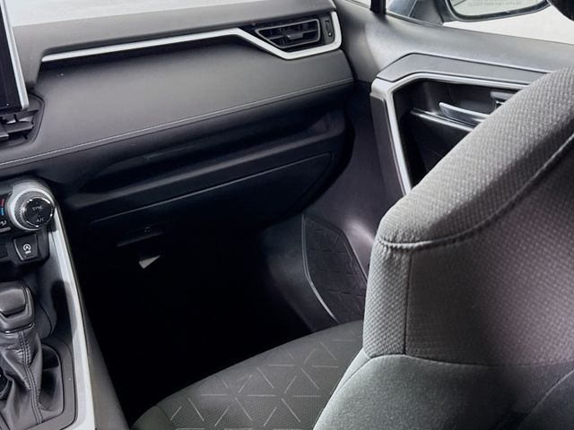 2024 Toyota RAV4 XLE - Photo 26