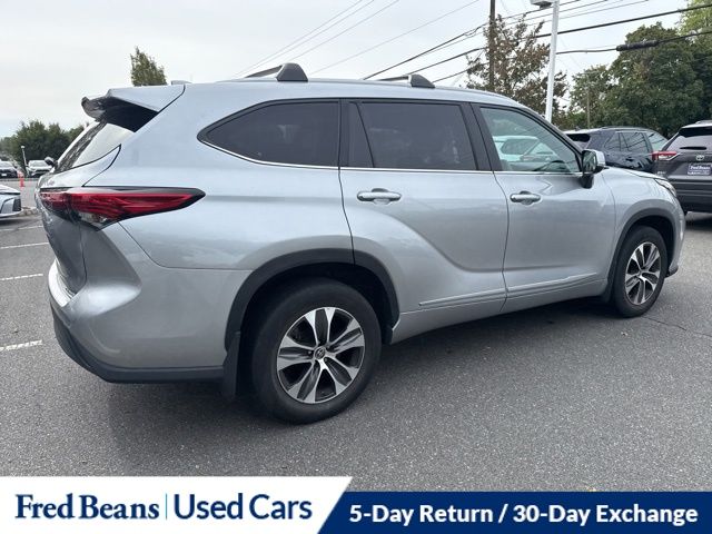 2022 Toyota Highlander XLE photo 4